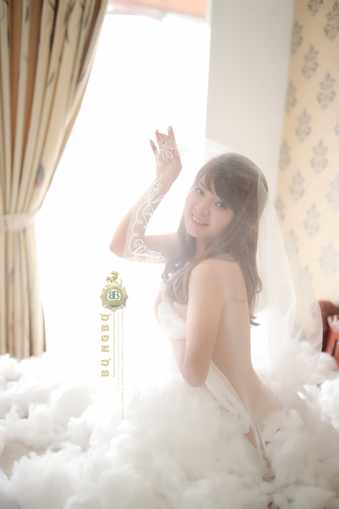 女搜查官緊身皮衣調(diào)教蒂亞